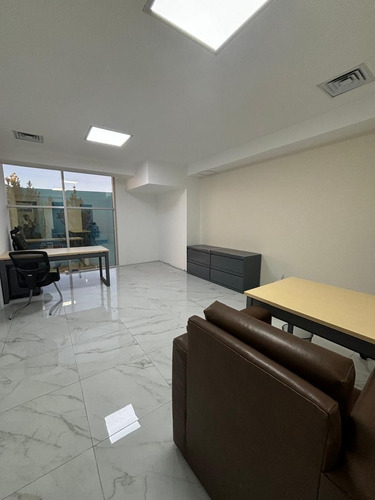 Oficina Renta, Novo Emerald Business And Health Center.