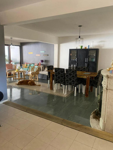 Casa En Venta - 3 Dormitorios 2 Baños - 390mts2 - Villa Lugano