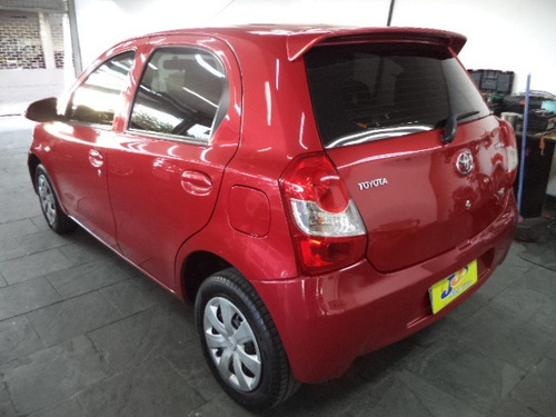 Imagem 9 de 12 de Toyota Etios Hatch X 1.3 16v 5p Mec Completo 2015 Vinho