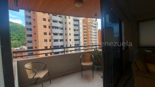 Bello Y Comodo Apartamento De 145mts2, 3 Habitaciones, 3 1/2 Baños, Balcon, Ubicado En Una De Las Mejores Zonas De La Ciudad Con Un Clima Agradable. En Una Calle Tranquila