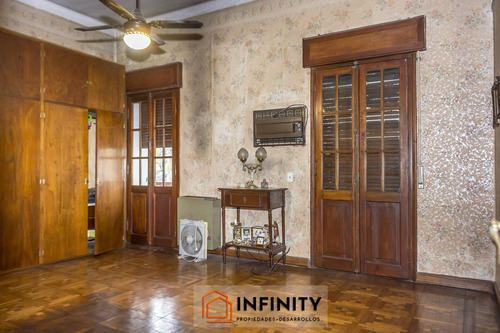 Venta - Ph Sobre Calle Sarmiento (en Planta Alta).