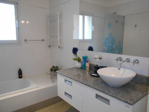 Chalet Moderno, En Dos Plantas, De 4 Dormitorios, Doble Gara