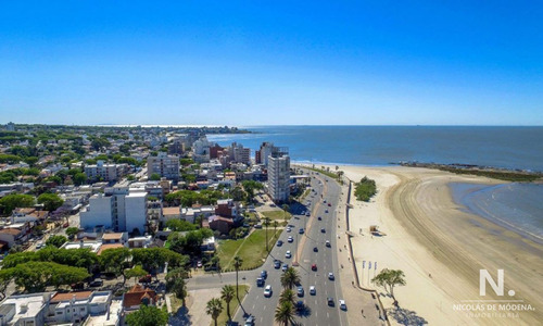 Apartamento En Venta De 2 Dormitorios En Malvín Frente Al Mar