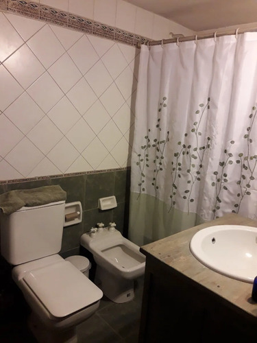 Alquiler Casa 6 Dormitorios Agronomía Con Cochera