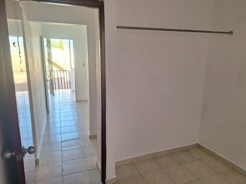 !!!se Alquila!!! Apartamento A 5 Minutos Del Metro, Sector El Suriel, Guaricanos, Segundo Nivel.