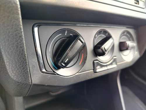 Volkswagen Voyage 1.0 12V MPI TOTALFLEX 4P MANUAL