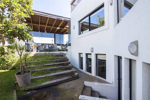 Gran Casa Familiar En Sector Residencial De Concón