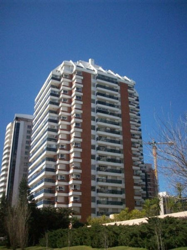 Venta De Apartamento 2 Dormitorios, En Playa Brava