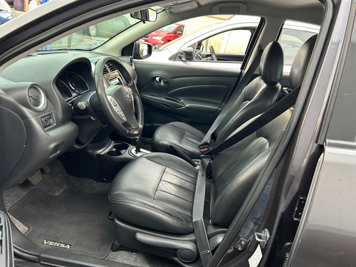 Nissan Versa 1.6 Exclusive Navi At