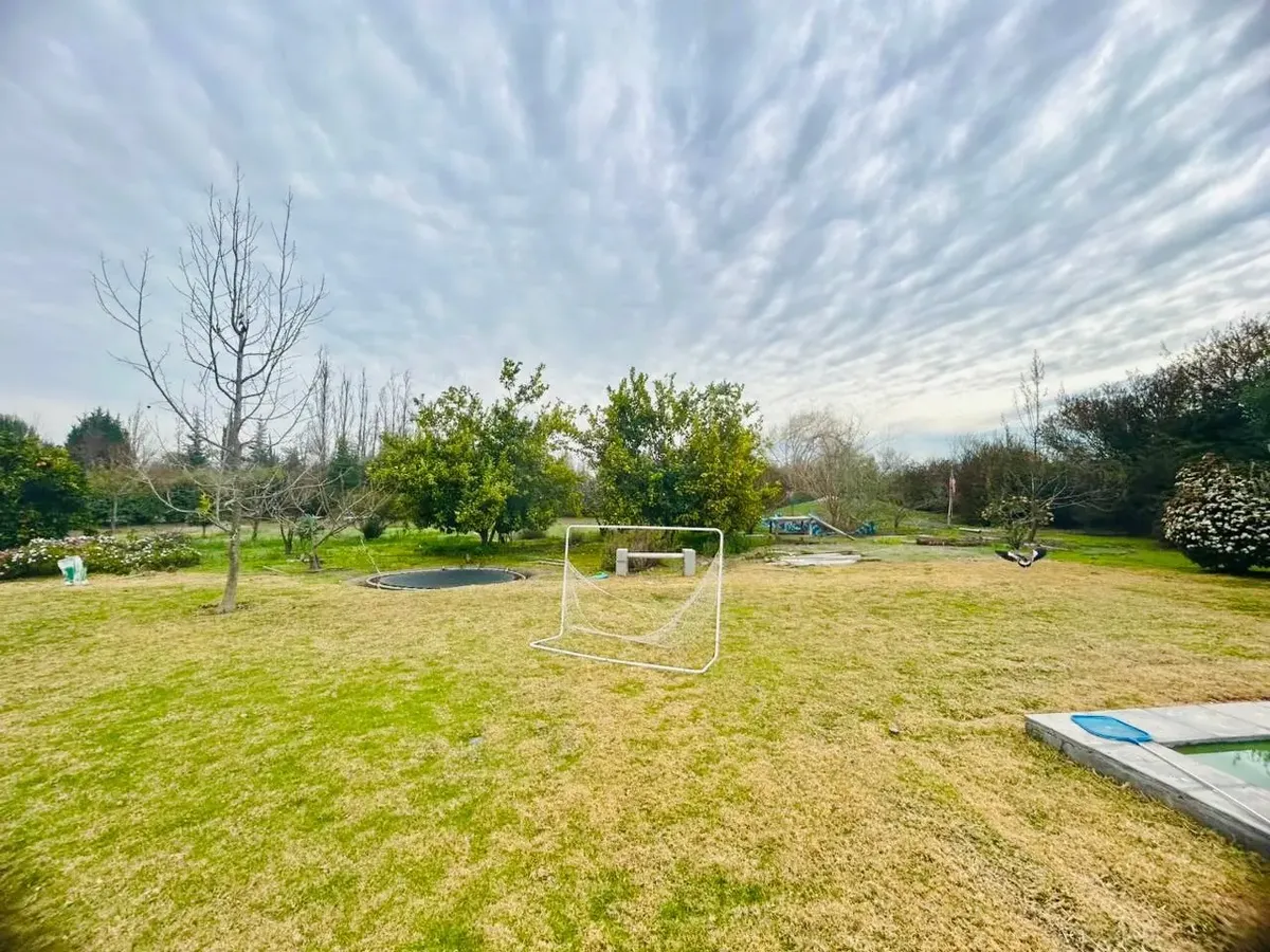 Imagen 3 de 20 de Casa En Parcela 3d, 3b, Oficina, Piscina, Jardín Tipo Parque