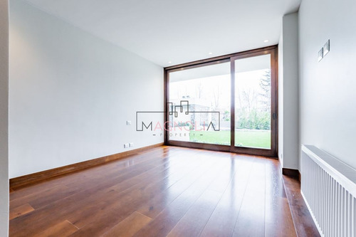 Casa En Venta De 5 Dorm. En Lo Barnechea