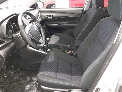 Toyota Yaris 1.5 107cv Xs Sedan Anticipo Y Saldo En Cuotas