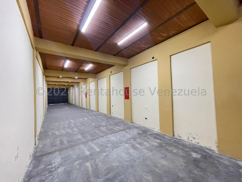 Galpón En Venta En La Avenida Constitución De Maracay Excelente Zona Comercial Listo Para Firmar Negociable Nela 24-23444