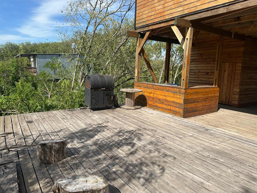 Cabaña Recién Construida, Sobre Arroyo Anguilas. Terreno Nivelado, Playa De Arena Y Dos Muelles. Lugar Muy Tranquilo Y Con Buen Calado Para Ingreso Desde El San Antonio O Desde El Vinculación