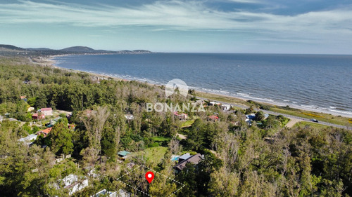 Terreno Arbolado En Venta A Una Cuadra Y Media De La Playa. Bella Vista. A Minutos De Piriápolis.