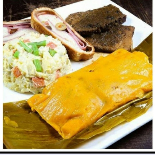 Imagen 2 de 2 de Hallacas Grandes, Pernil, Plato Navideño, Pan De Jamón.