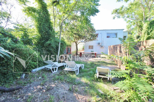 Oportunidad Inversión Venta De Propiedad Para Renta Con 3 Viviendas Ya Alquiladas En Las Toscas Sur : Casa Principal Al Frente Con 3 Dormitorios, Piscina, Más Un Edificio Al Fondo Con Dos Apartamentos