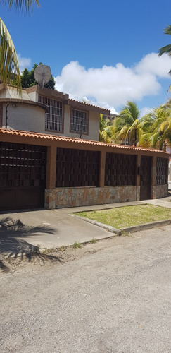 Casa En Urb. Jorge Coll