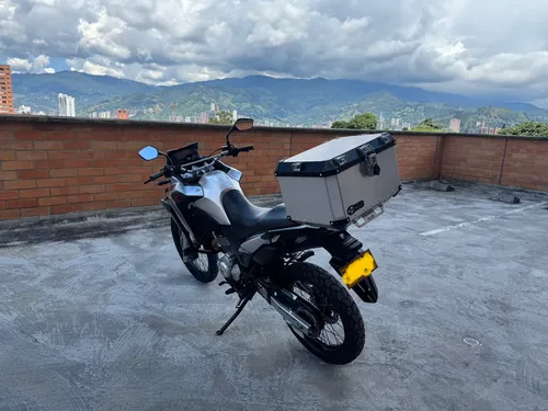 Xre300 2022