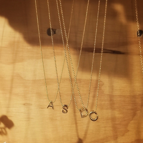 Imagen 3 de 5 de Cadenas Con Letra Iniciales. Mas Regalo (topos En Cuarzo)