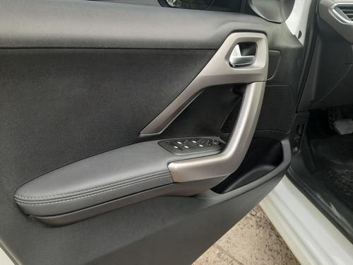 Imagen 11 de 17 de Peugeot 208 2019 1.6 Feline Tiptronic
