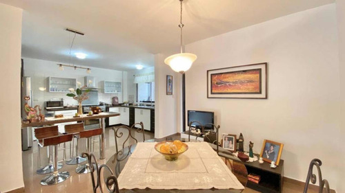 Imagen 10 de 24 de Casa En Venta La Castellana Urbanismo Privado