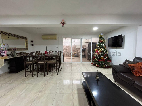 Maribel Morillo & Naudy Escalona Venden Casa En Urbanización Cerrada En La Mora, Cabudare  Lara, Venezuela,  4 Dormitorios  3 Baños  129.73 M² 