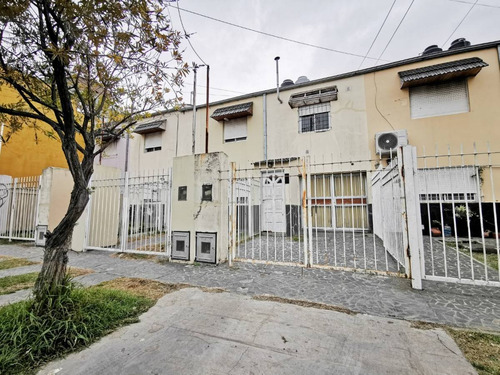 Departamento En Venta Con Patio Y Cochera