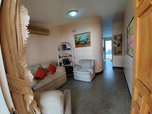 Casa En Venta Urb Corinsa, Cagua 24-28122 Hc