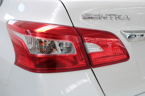 Imagen 4 de 14 de Nissan Sentra Advance 1.8l L4 129hp Mt 2017