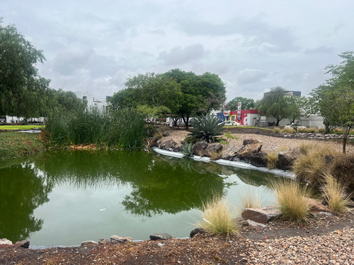 Hermoso Lote Terreno Regular Completamente Plano Propio Para Construir La Casa De Tus Sueños Dentro De Fraccionamiento Privado Real De Juriquilla.