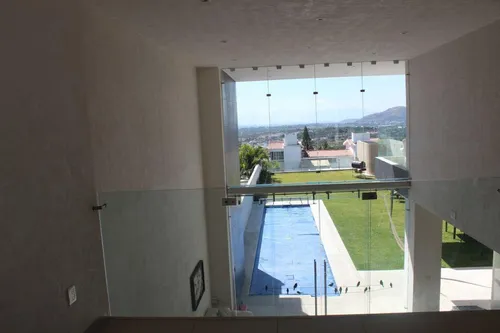 Casa Moderna Con Alberca Y Jardín, En Fraccionamiento Con Seguridad