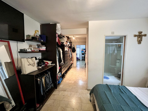 Comodisima E Impecable Casa En Munro Con Ingreso Por Dos Calles, Patio Y Terraza.