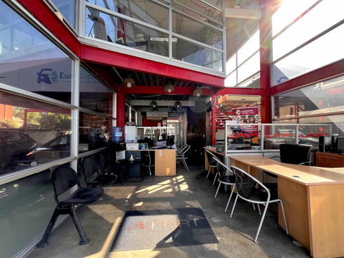 Gran Local Comercial En Las Condes Con Patente Automotriz.-
