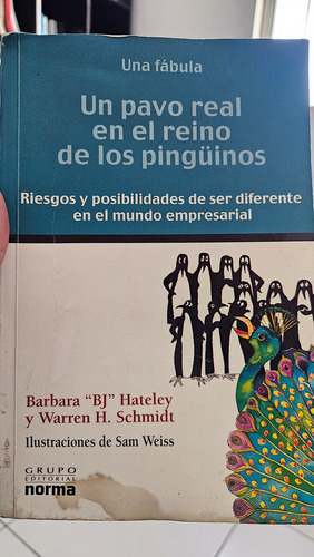 Un Pavo Real En El Reino De Los Pingüinos Usado Ligera Manch (Usado)