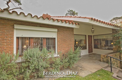 Casa - Playa Mansa 3 Dormitorios. Oportunidad- Ref: 667