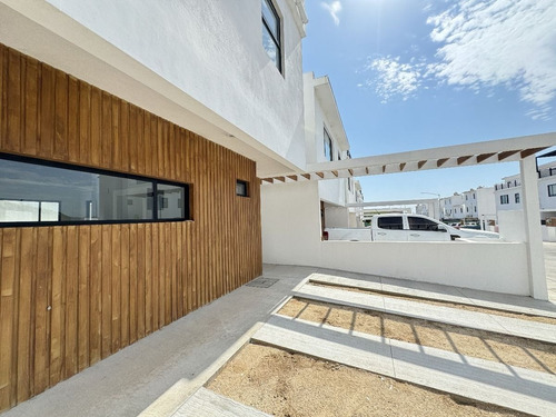 Casa En Venta En Col. Carlos Pacheco 7, Ensenada B.c