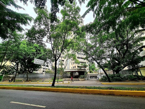 Bello Y Amplio Apartamento En Venta Altamira, Caracas 24-12858
