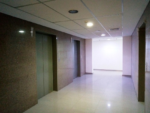 Imagen 7 de 9 de Venta De Oficina En Moderna Torre Empresarial Dv-4128160593