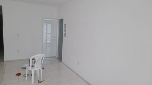 Casa Grande Com Outra Em Cima Uma Com 2/4 E Outra Com 1/4