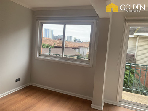 Casa En Venta De 7 Dorm. En Concón