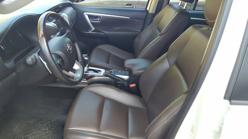 Imagem 9 de 11 de Toyota Hilux Sw4 2.7 Srv 7 Lugares 4x2 16v Flex 4p
