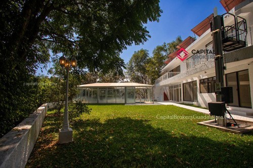 Casa De Lujo En Renta En Colinas De San Javier Con Alberca