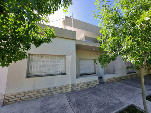 Venta Casa Con Cochera Y Quincho Allen