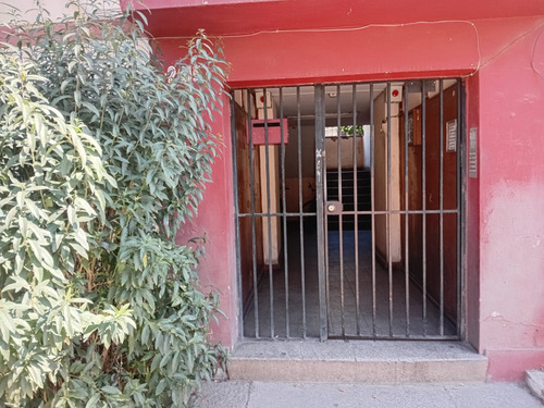 Arriendo Pieza Departamento Compartido, A 2 Cuadras Metro