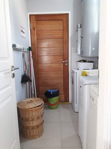 Hermosa Casa Moderna, Funcional, Amplia Y Luminosa; Con Patio Parquizado, Cancha De Basquet, Sauna E Invernadero. Totalmente Equipada Y Con Todos Los Servicios.apta Credito Hipotecario.