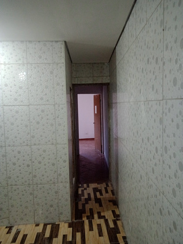 Casa Com Garagem 3 Cômodos Com Banheiro