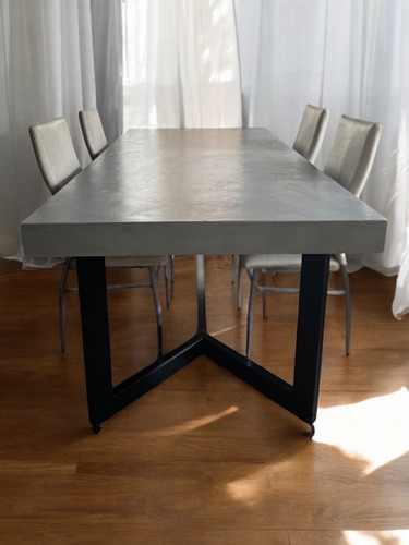Mesa Microcemento Gris Claro Con Estructura Hierro Gris Negro