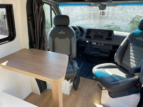 Imagem 11 de 15 de Motorhome - Fabricação E Montagem De Motorhome