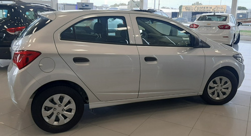 Imagen 15 de 20 de Chevrolet Onix 1.4 Joy 5 Puertas Base 2023